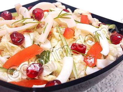 Салат из пекинской капусты с кальмарами Салат из пекинской капусты с кальмарами