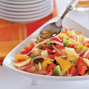 Салат из перцев с окороком и сыром Салат из перцев с окороком и сыром