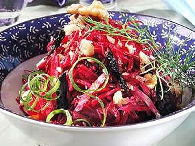 Салат из свеклы с орехами и черносливом Салат из свеклы с орехами и черносливом