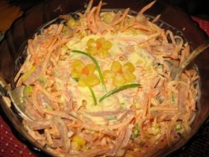Салат из свежей моркови с копченой колбасой и кукурузой «Аврора» Салат из свежей моркови с копченой колбасой и кукурузой «Аврора»