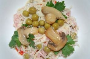 Салат из ветчины с грибами и сыром Салат из ветчины с грибами и сыром
