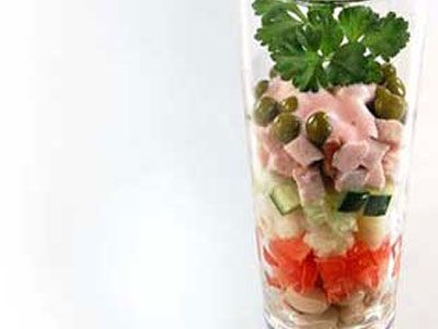 Салат-коктейль с курицей и перцем Салат-коктейль с курицей и перцем
