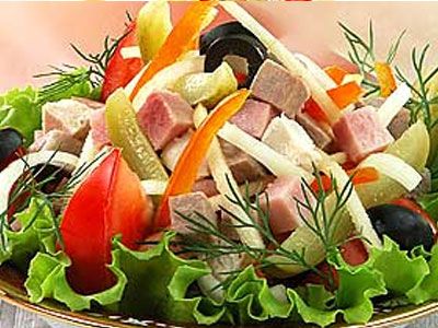 Салат овощной с мясным ассорти Салат овощной с мясным ассорти