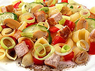 Салат овощной с мясом и макаронами Салат овощной с мясом и макаронами