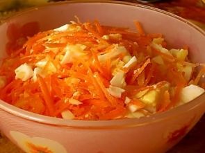 Салат "Морковка" с яйцом и сыром Салат "Морковка" с яйцом и сыром