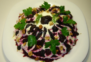 Салат с черносливом и говядиной Салат с черносливом и говядиной