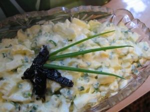 Салат с черносливом, сыром и чесноком Салат с черносливом, сыром и чесноком