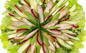 Салат с кабачком, редисом и курицей Салат с кабачком, редисом и курицей