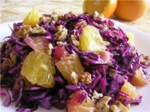 Салат с красной капустой, апельсином и орехами Салат с красной капустой, апельсином и орехами