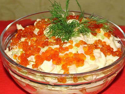 Салат с креветками, кальмарами и икрой Салат с креветками, кальмарами и икрой