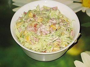 Салат с кукурузой и капустой Салат с кукурузой и капустой
