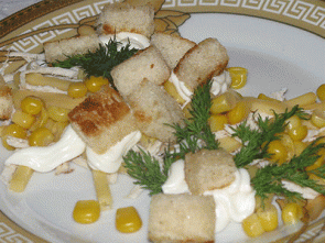 Салат с курицей и гренками Салат с курицей и гренками