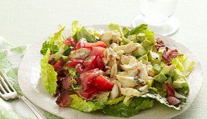 Салат с куриным филе и крабами Салат с куриным филе и крабами