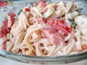 Салат с макаронами и овощами Салат с макаронами и овощами