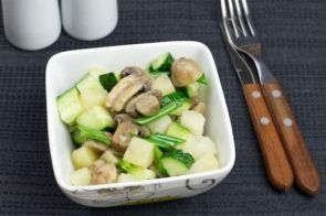 Салат с маринованными шампиньонами «Классика» Салат с маринованными шампиньонами «Классика»