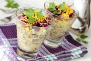 Салат с мясом и краснокочанной капустой Салат с мясом и краснокочанной капустой