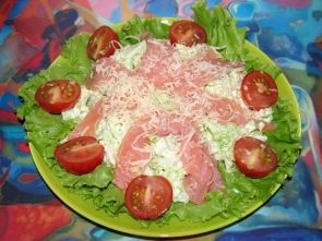 Салат с пекинской капустой и семгой Салат с пекинской капустой и семгой