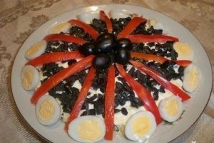Салат с перцем и маслинами Салат с перцем и маслинами