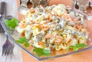 Салат с сердцем, яйцами и овощами Салат с сердцем, яйцами и овощами