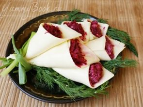 Салат с сыром и свеклой "Каллы" Салат с сыром и свеклой "Каллы"