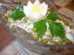 Салат с тунцом и горошком Салат с тунцом и горошком