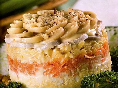 Салат слоеный с курицей Салат слоеный с курицей