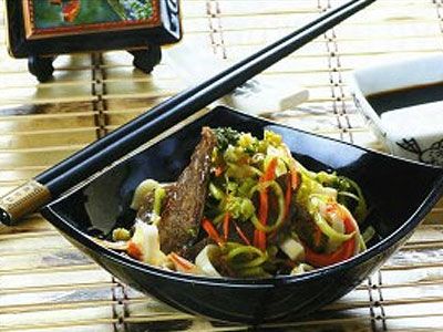 Салат «УДОН» с уткой и лапшой Салат «УДОН» с уткой и лапшой
