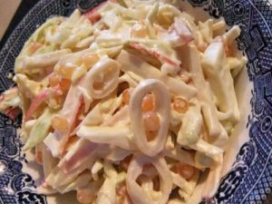Салаты с кальмарами и ананасами Салаты с кальмарами и ананасами