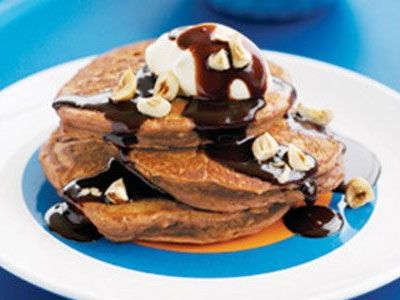 Шоколадные блины с ореховым соусом Шоколадные блины с ореховым соусом