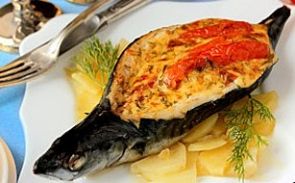 Скумбрия, фаршированная сыром и помидорами Скумбрия, фаршированная сыром и помидорами