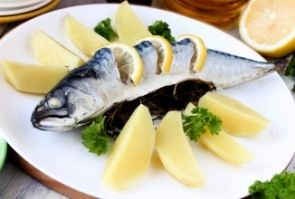 Скумбрия с лимоном и тимьяном на пару в мультиварке