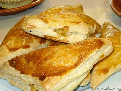 Слоеные пирожки с сыром и ветчиной Слоеные пирожки с сыром и ветчиной