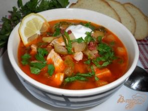 Солянка с копченой колбасой Солянка с копченой колбасой