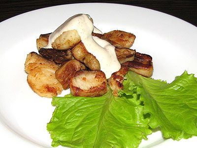 Сом с белыми грибами и соусом Сом с белыми грибами и соусом