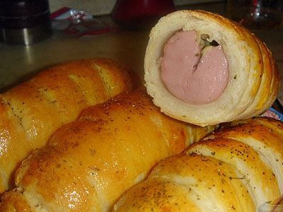 Сосиски в тесте с зеленью и сыром Сосиски в тесте с зеленью и сыром