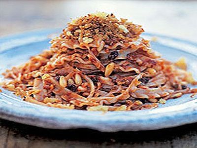 Спагетти с соусом из помидоров и анчоусов Спагетти с соусом из помидоров и анчоусов