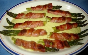 Спаржа с беконом и сыром Спаржа с беконом и сыром