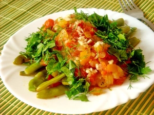 Стручковая фасоль с соусом из цуккини, сладкого перца и томатов Стручковая фасоль с соусом из цуккини, сладкого перца и томатов