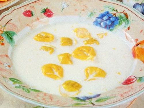 Суп молочный с вареничками Суп молочный с вареничками