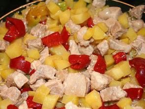 Свинина, запечная с картофелем и помидорами Свинина, запечная с картофелем и помидорами