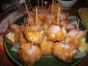 Сырные кубики в панировке Сырные кубики в панировке