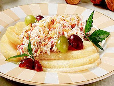 Сырный салат с яблоками и виноградом Сырный салат с яблоками и виноградом