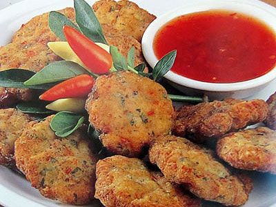 Тайские куриные котлетки со сладким соусом чили Тайские куриные котлетки со сладким соусом чили