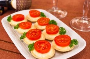 Тарталетки с сыром и помидорами Тарталетки с сыром и помидорами