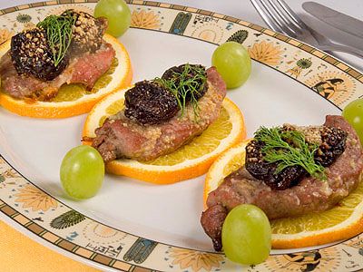 Телятина с медом и черносливом Телятина с медом и черносливом