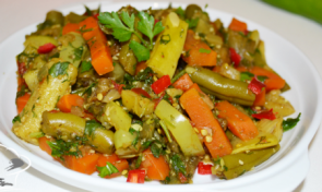 Теплый овощной салат со стручковой фасолью, морковью, кабачками и баклажанами Теплый овощной салат со стручковой фасолью, морковью, кабачками и баклажанами