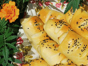 Трубочки с сыром и копчёными колбасками Трубочки с сыром и копчёными колбасками