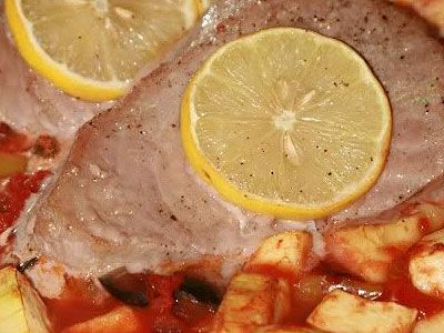Тунец, запеченный с овощами Тунец, запеченный с овощами