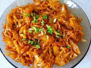 Тушеная капуста с картошкой. Тушеная капуста с картошкой.