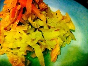 Тушёная капуста с беконом, яблоками и фенхелем Тушёная капуста с беконом, яблоками и фенхелем